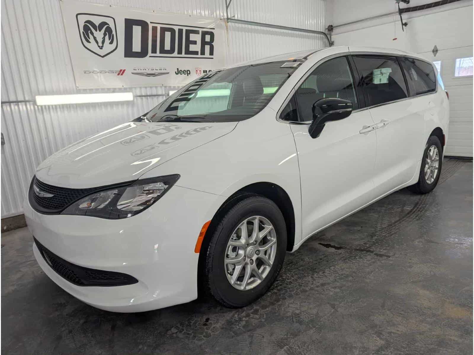 2026 Chrysler Grand Caravan SXT - Image 1