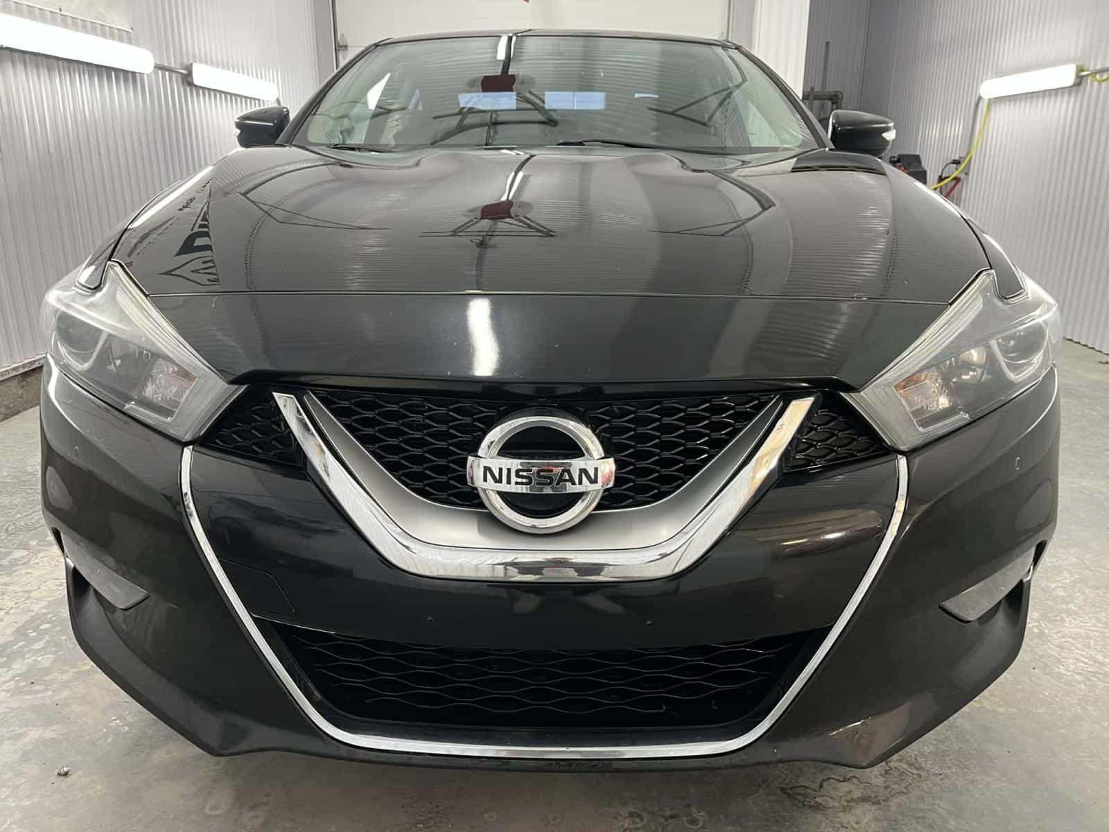 2017 Nissan Maxima Platinum - Image 2