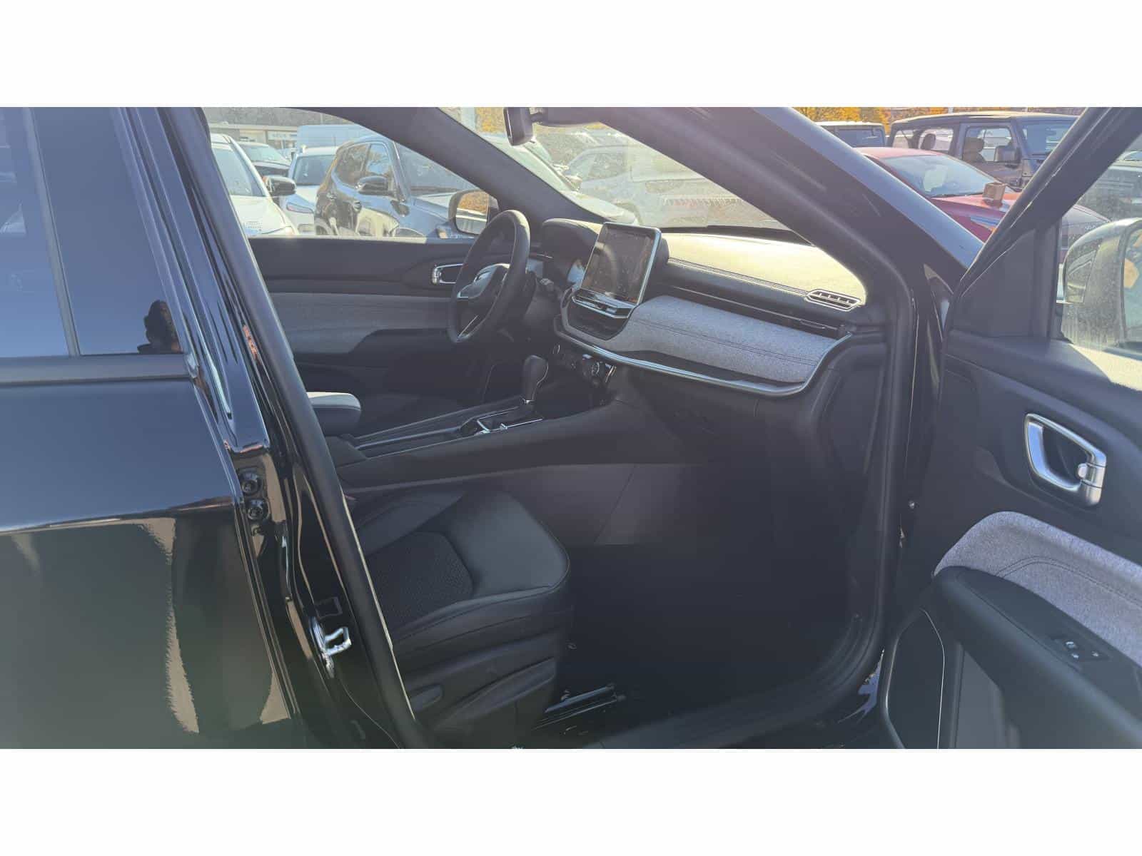 2026 Jeep Compass North - Image 14