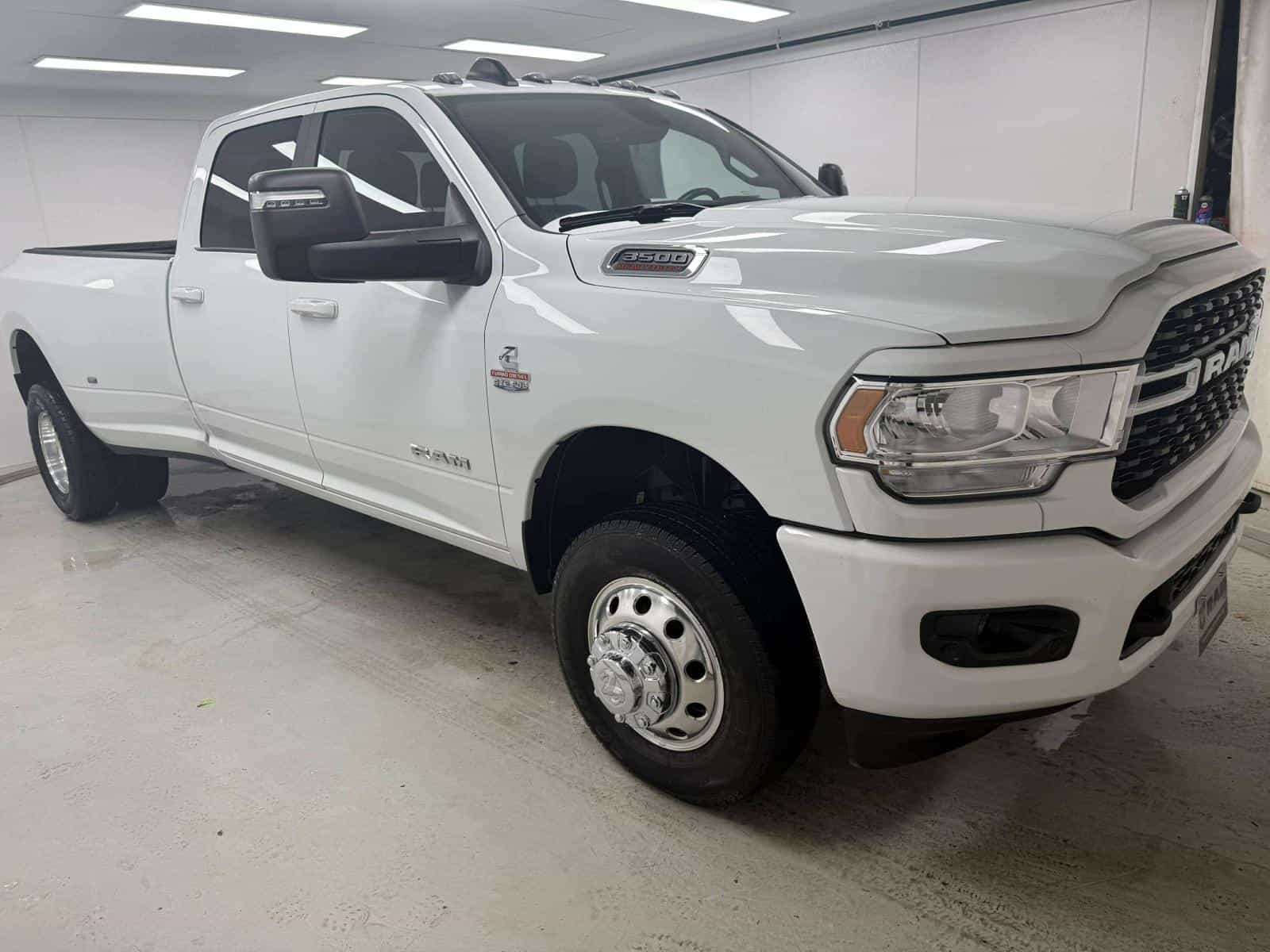 2024 RAM 3500 Big Horn Big Horn - Image 3