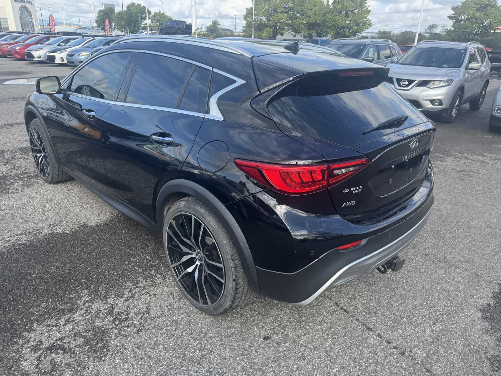 2017 Infiniti QX30 Premium - Image 2