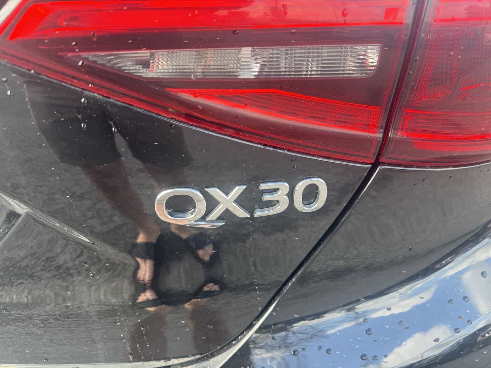 2017 Infiniti QX30 Premium - Image 3