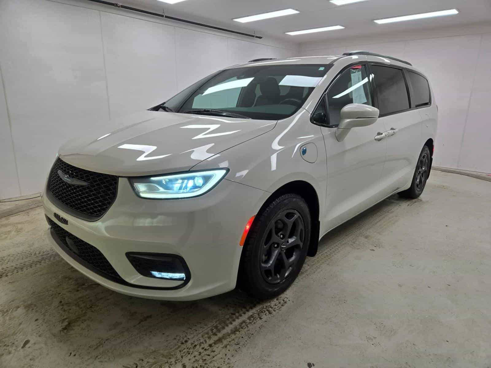 2021 Chrysler Pacifica Hybrid Touring L Hybrid Touring - Image 1