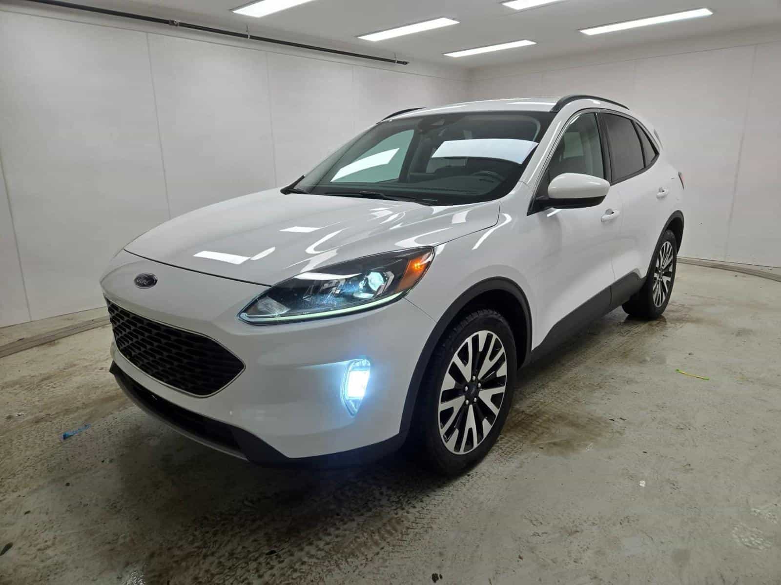 2020 Ford ESCAPE SEL SEL - Image 1