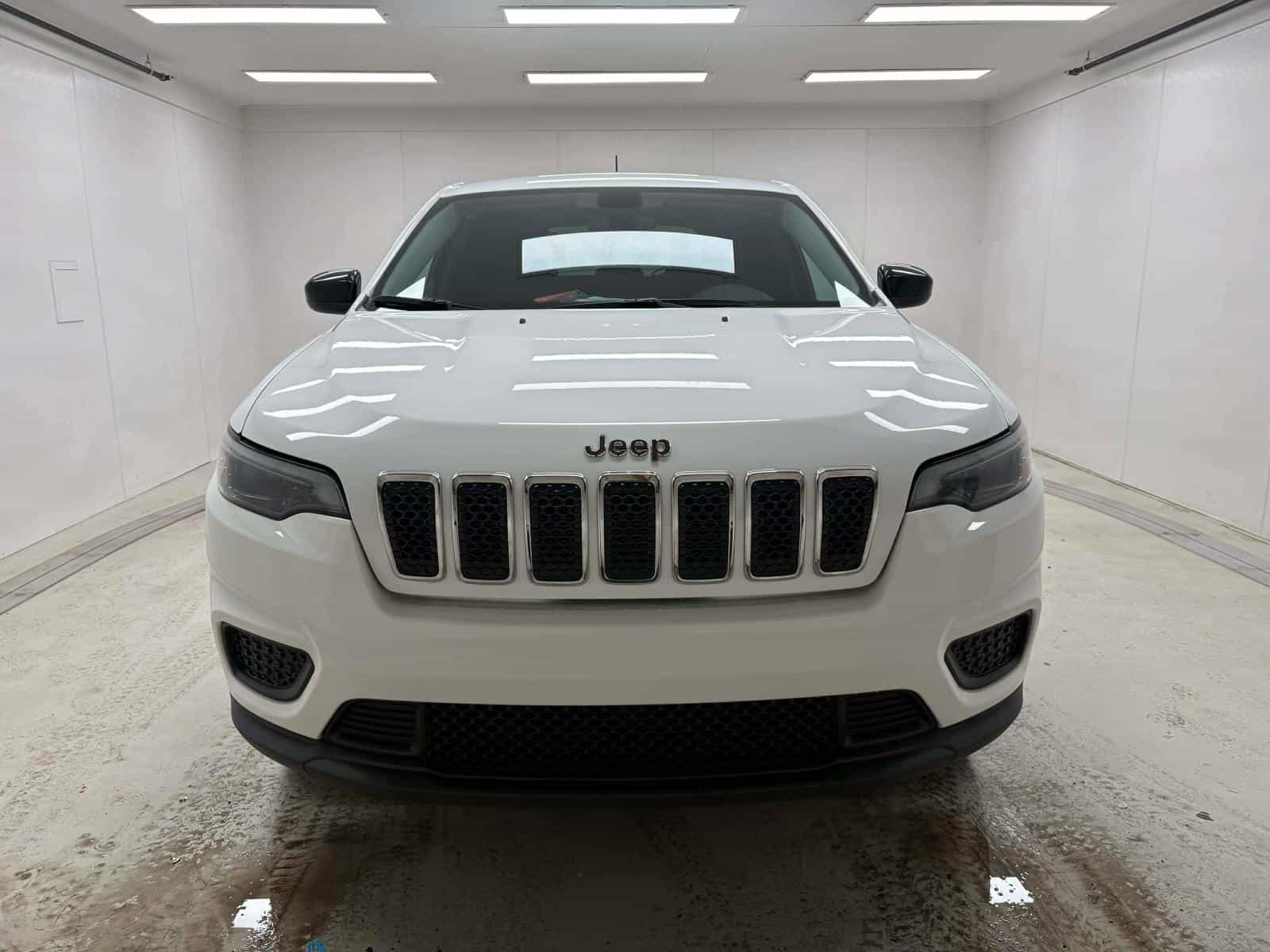 2022 Jeep Cherokee Sport Sport - Image 2