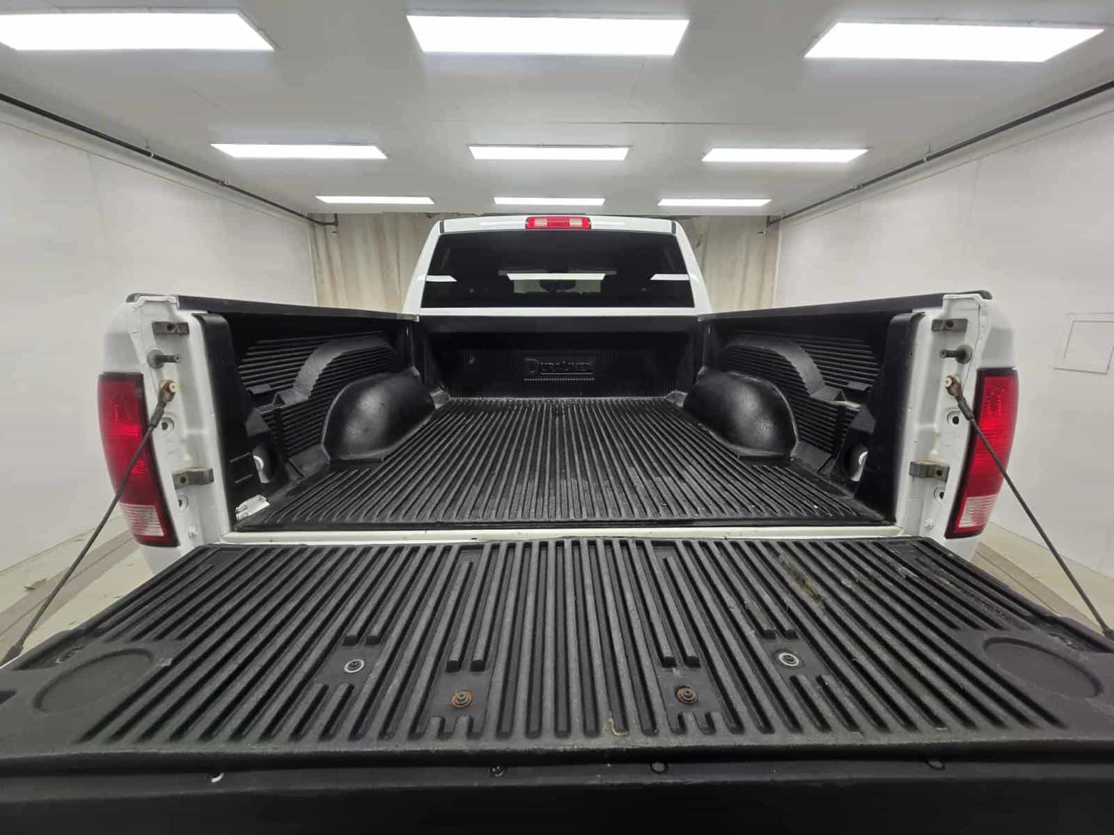 2022 RAM 1500 CLASSIC SLT SLT - Image 7