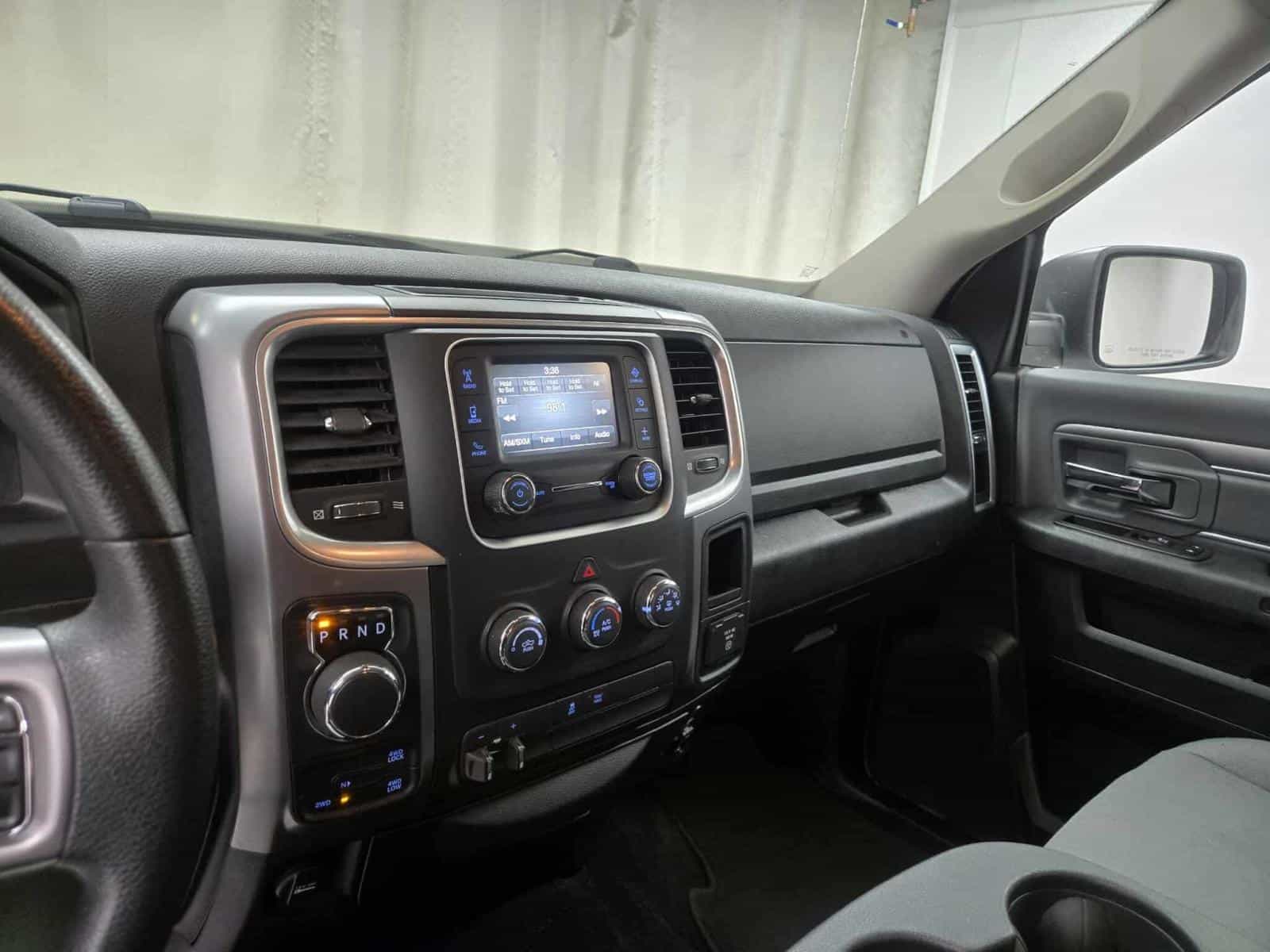 2022 RAM 1500 CLASSIC SLT SLT - Image 14