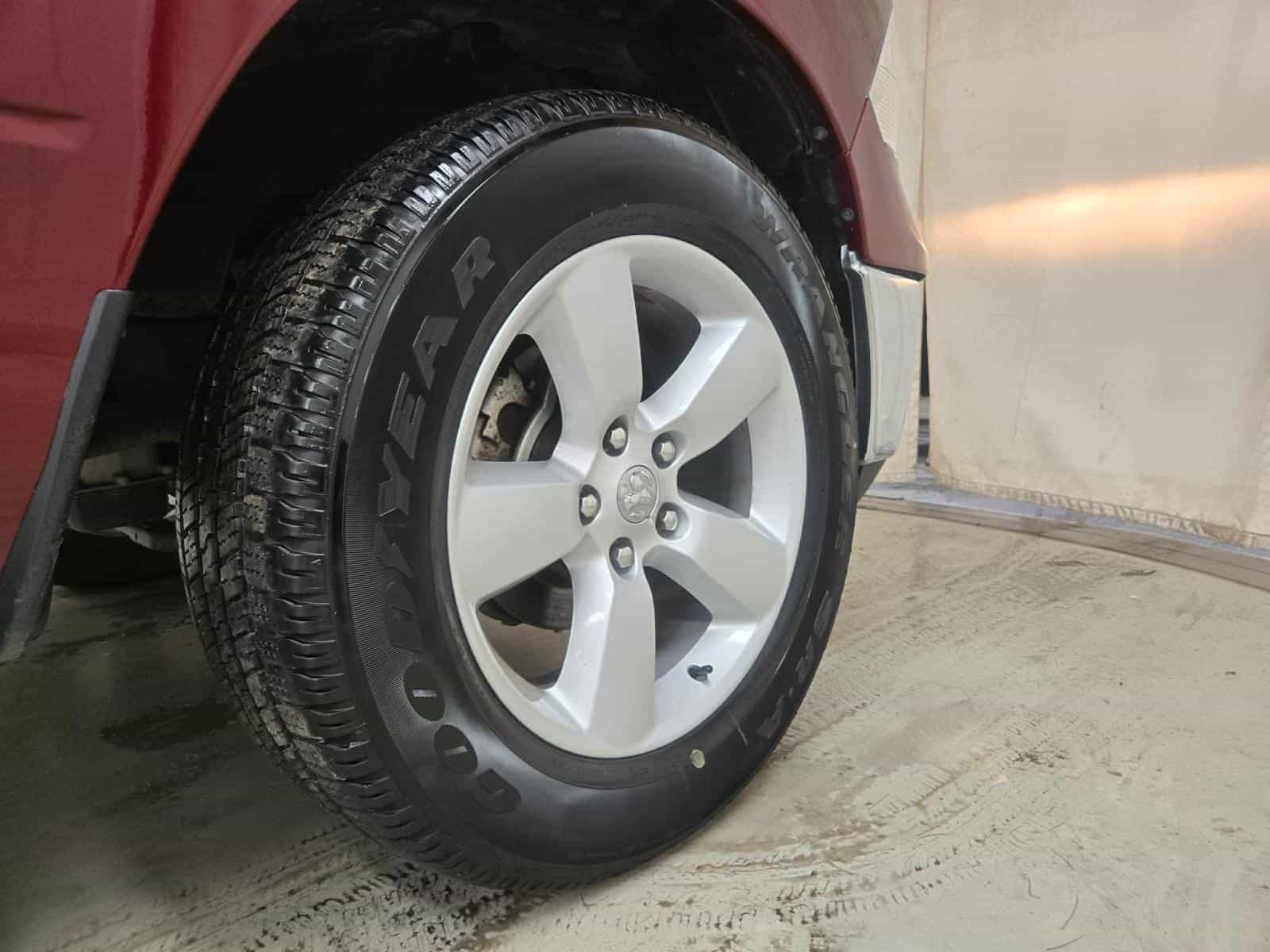 2023 RAM 1500 CLASSIC SLT SLT - Image 14