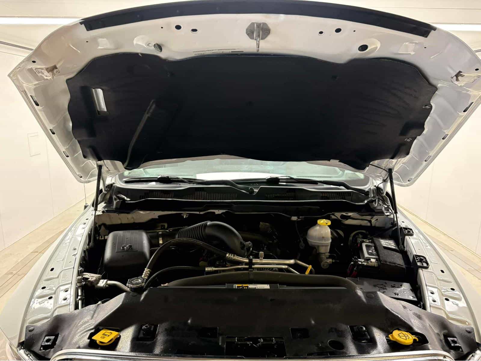 2022 RAM 1500 CLASSIC SLT SLT - Image 8