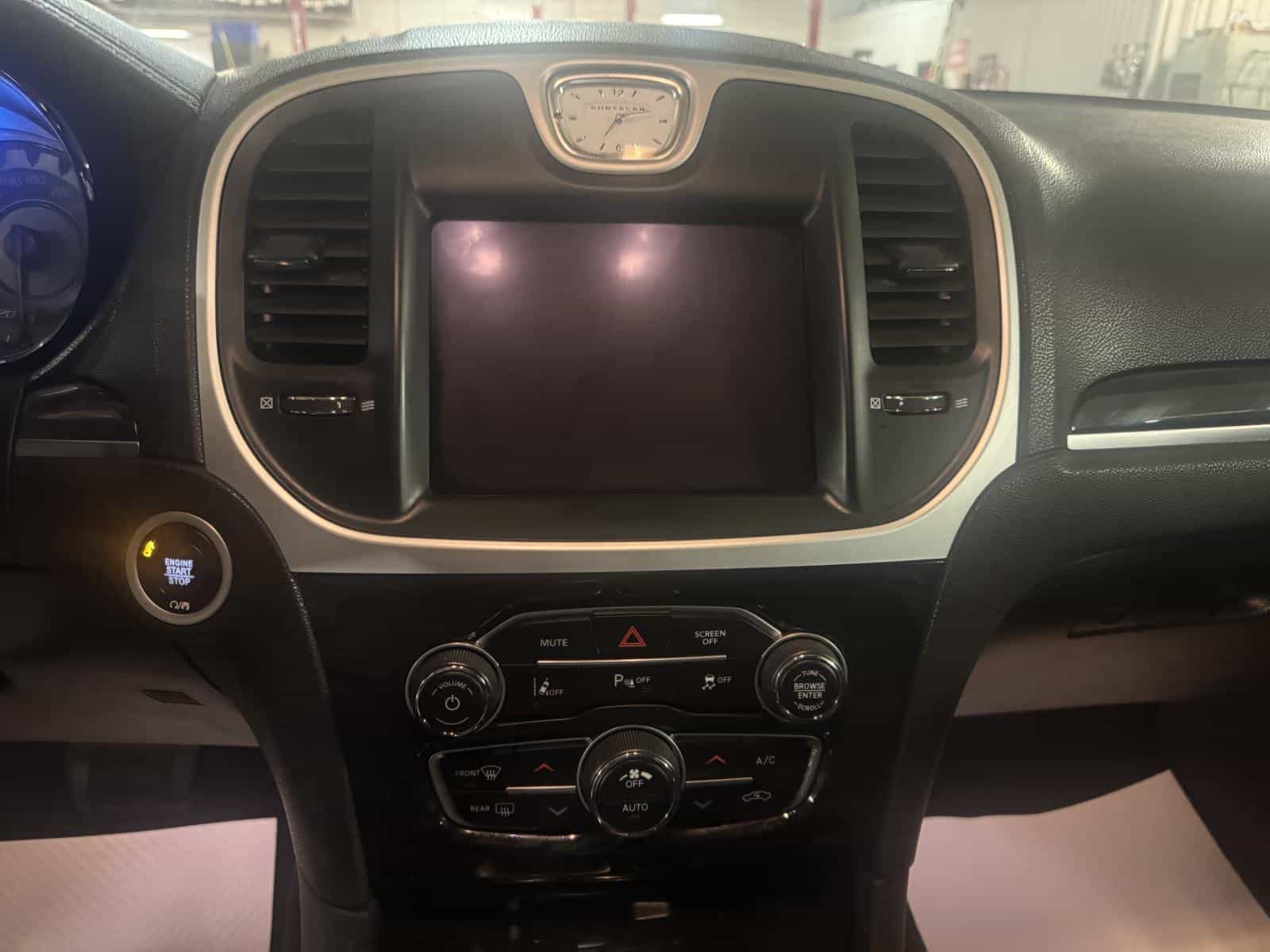 2023 Chrysler 300 Touring L Touring L - Image 10