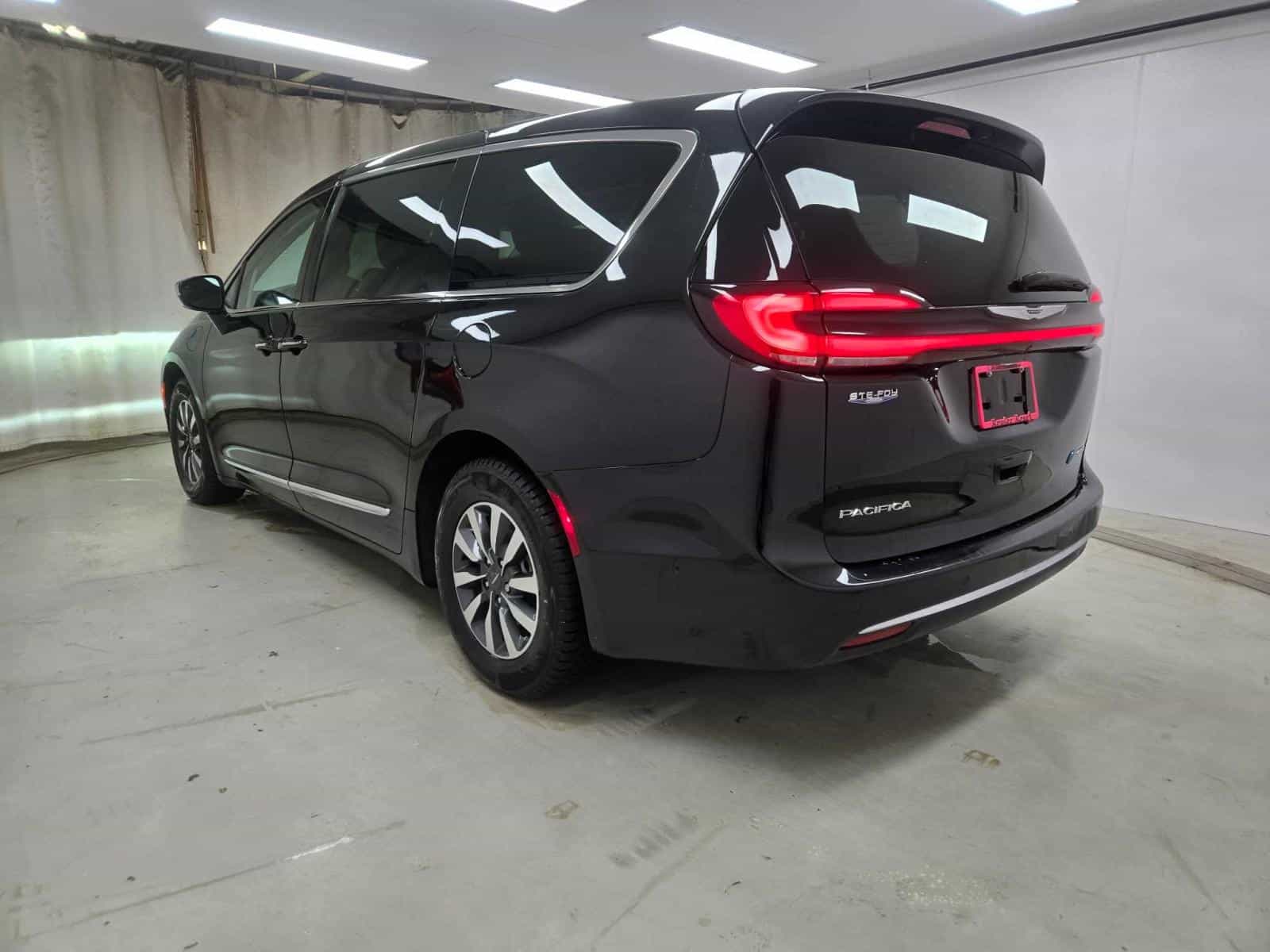 Image 7 Chrysler Pacifica Hybrid Limited Hybrid Limited 2022
