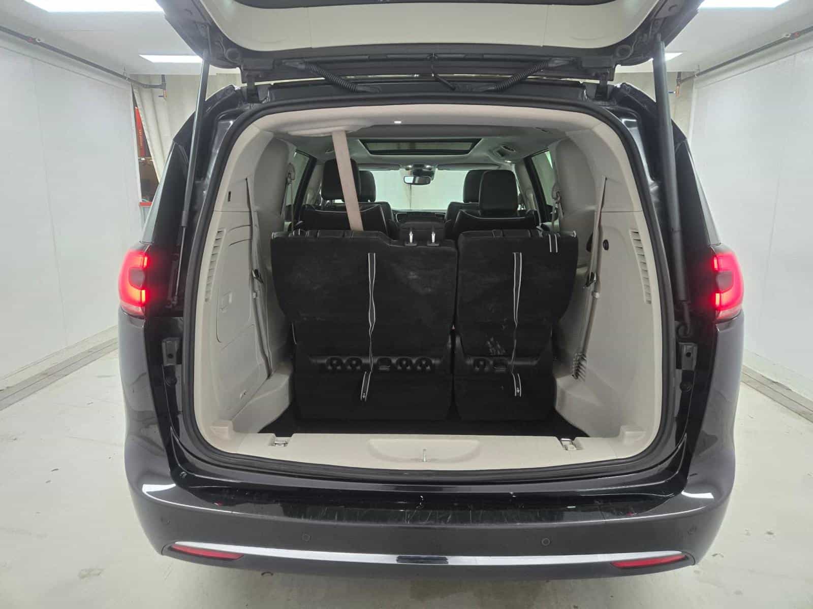 Image 8 Chrysler Pacifica Hybrid Limited Hybrid Limited 2022