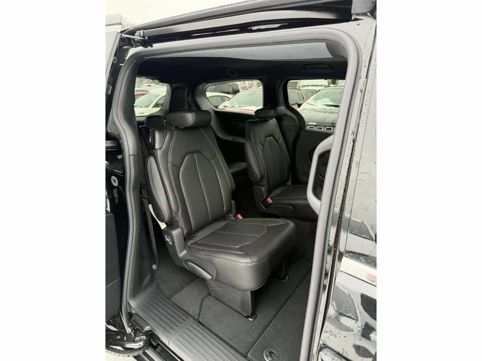 2026 Chrysler Grand Caravan SXT - Image 6