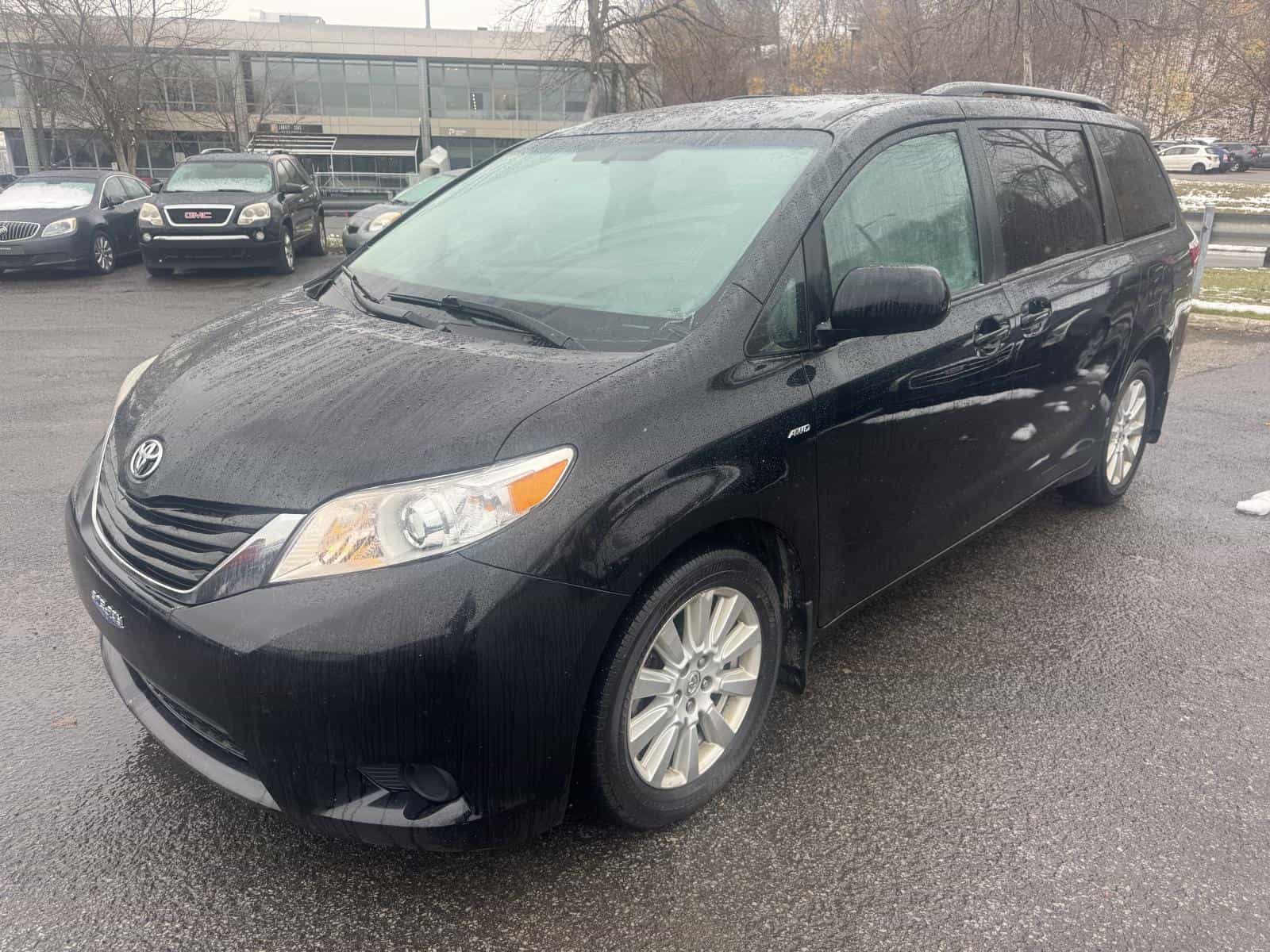 2017 Toyota Sienna Le LE - Image 1