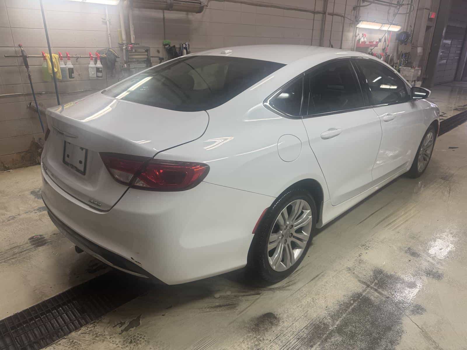 2015 Chrysler 200 Limited - Image 3
