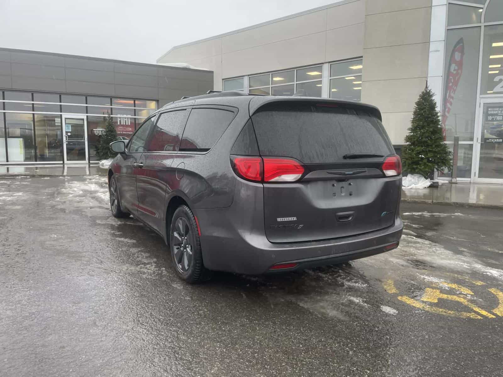 2020 Chrysler Pacifica Hybrid Limited - Image 5