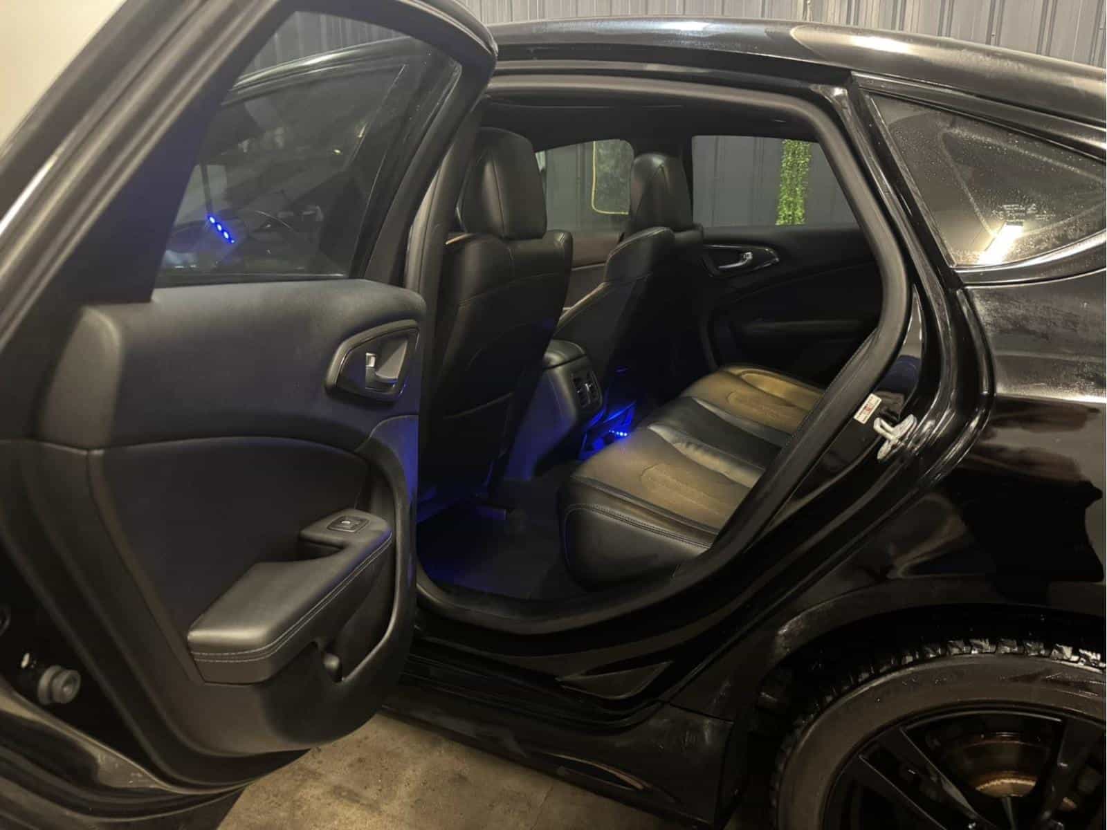 2015 Chrysler 200 S - Image 13