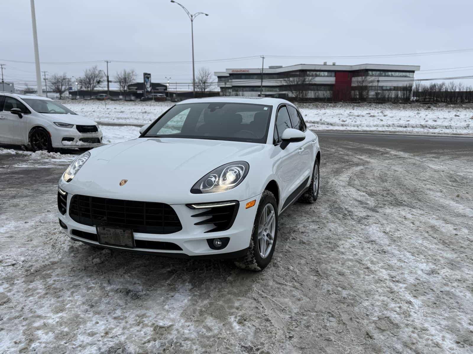 Image 1 Porsche Macan Base 2018