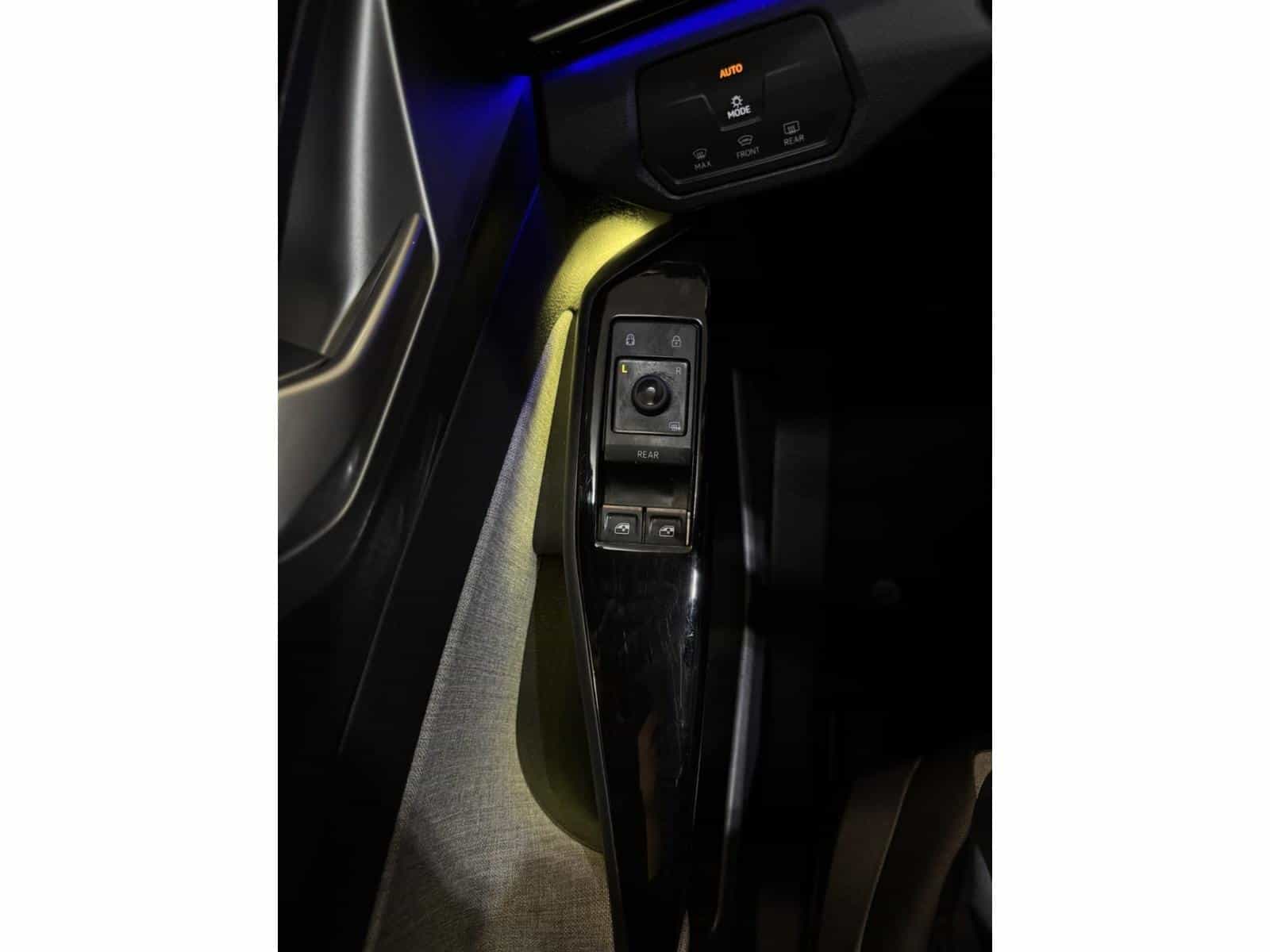 2023 Volkswagen ID.4 Pro - Image 12