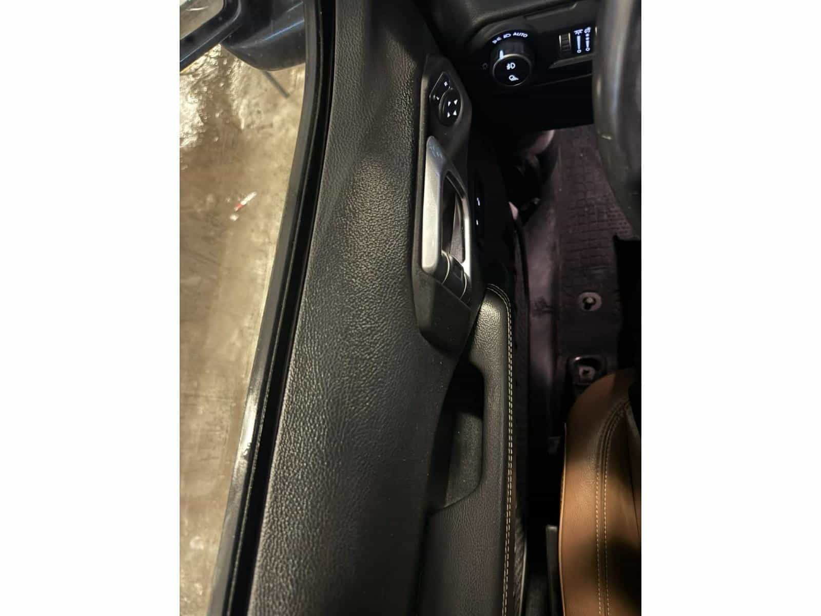 2022 Jeep Gladiator Overland Overland - Image 9