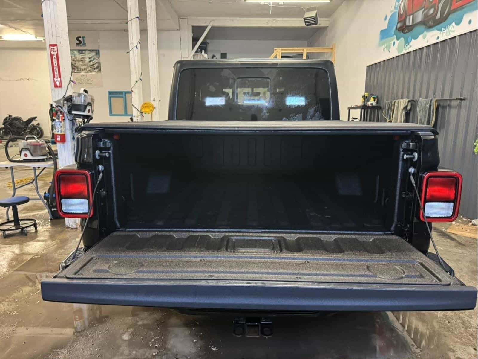 2022 Jeep Gladiator Overland Overland - Image 7