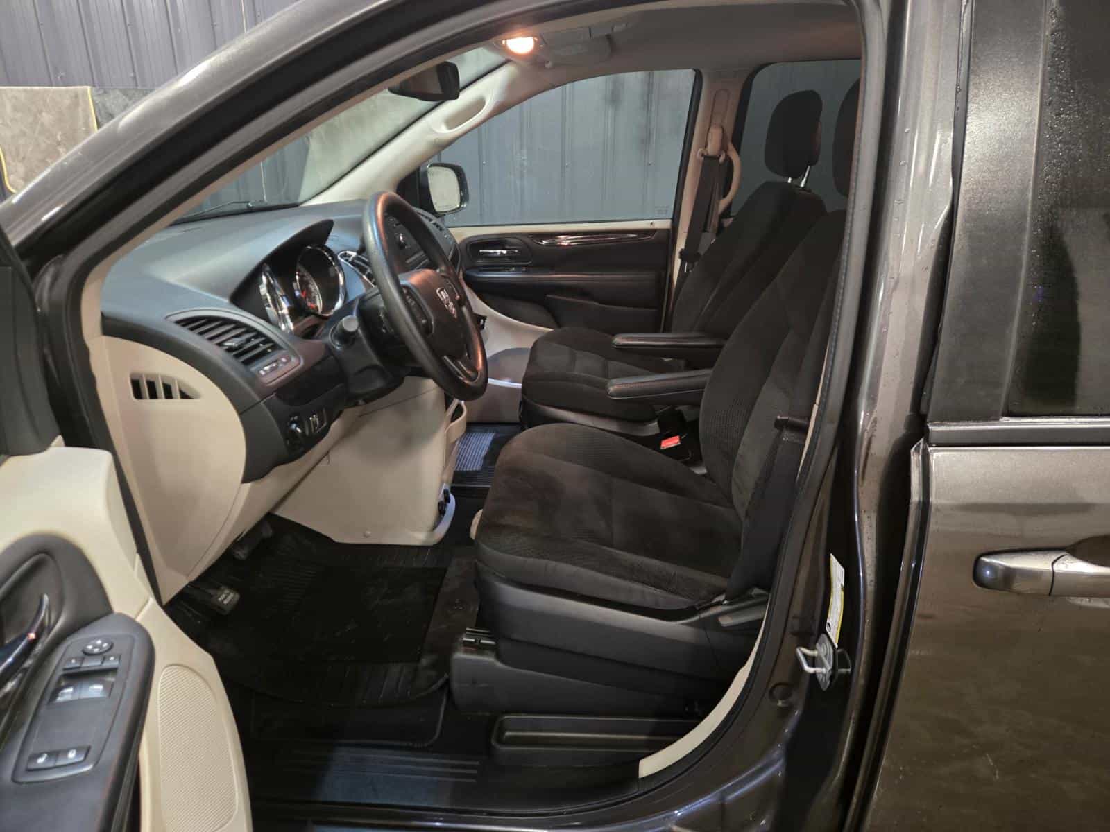 2019 Dodge GRAND CARAVAN SE SXT - Image 12