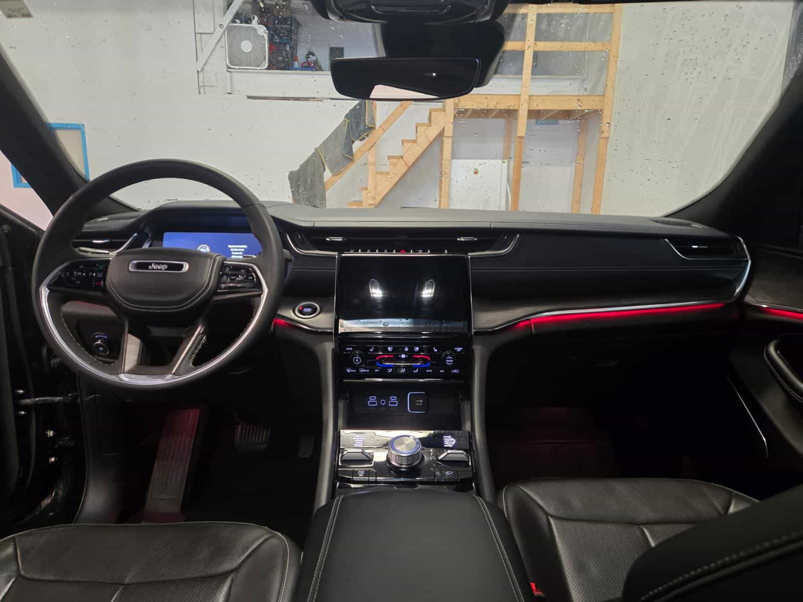 2023 Jeep Grand Cherokee Overland Overland - Image 14