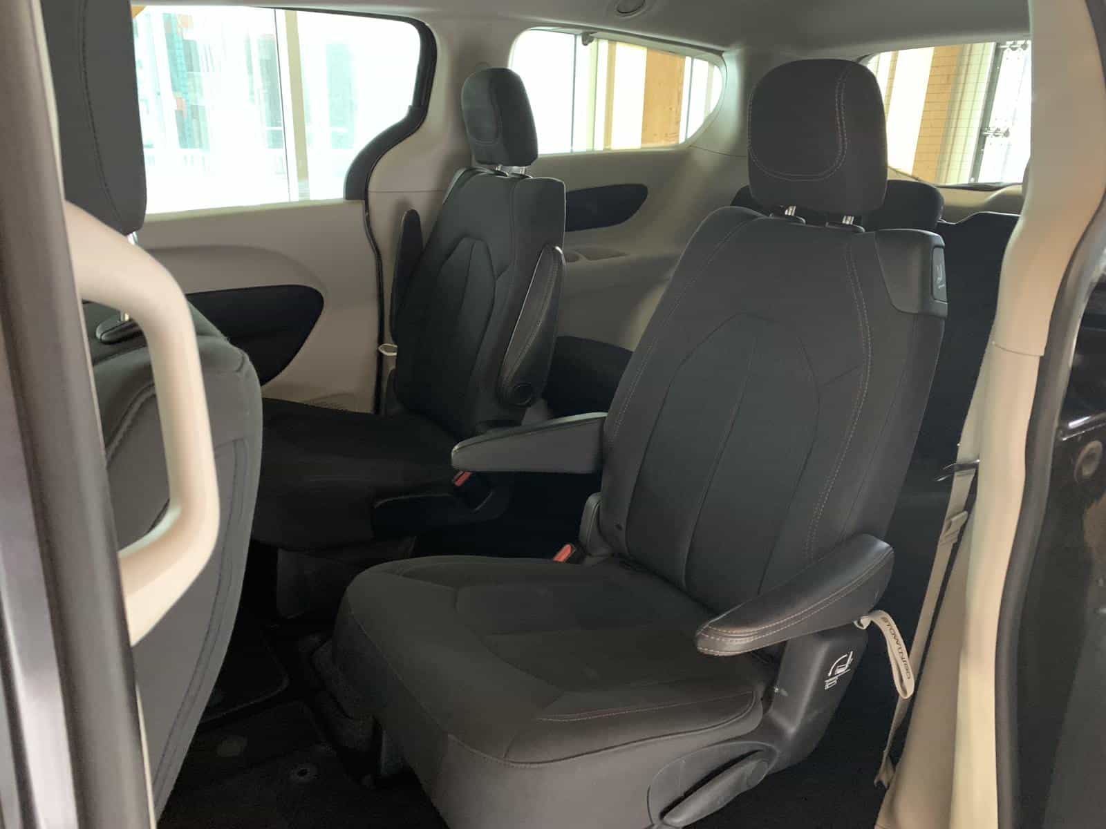 2019 Chrysler Pacifica Touring - Image 12