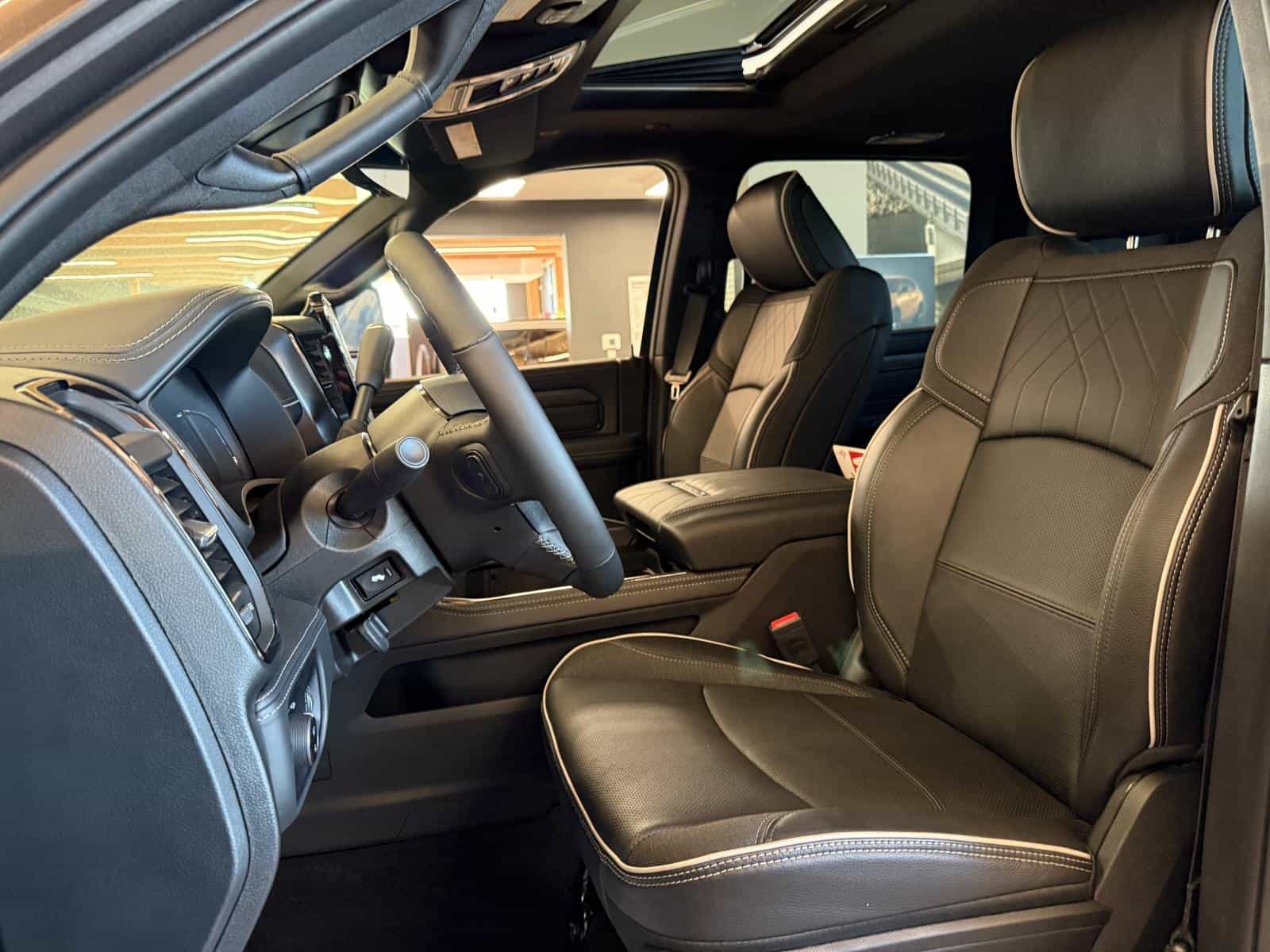 Image 5 RAM 2500 Limited 2026