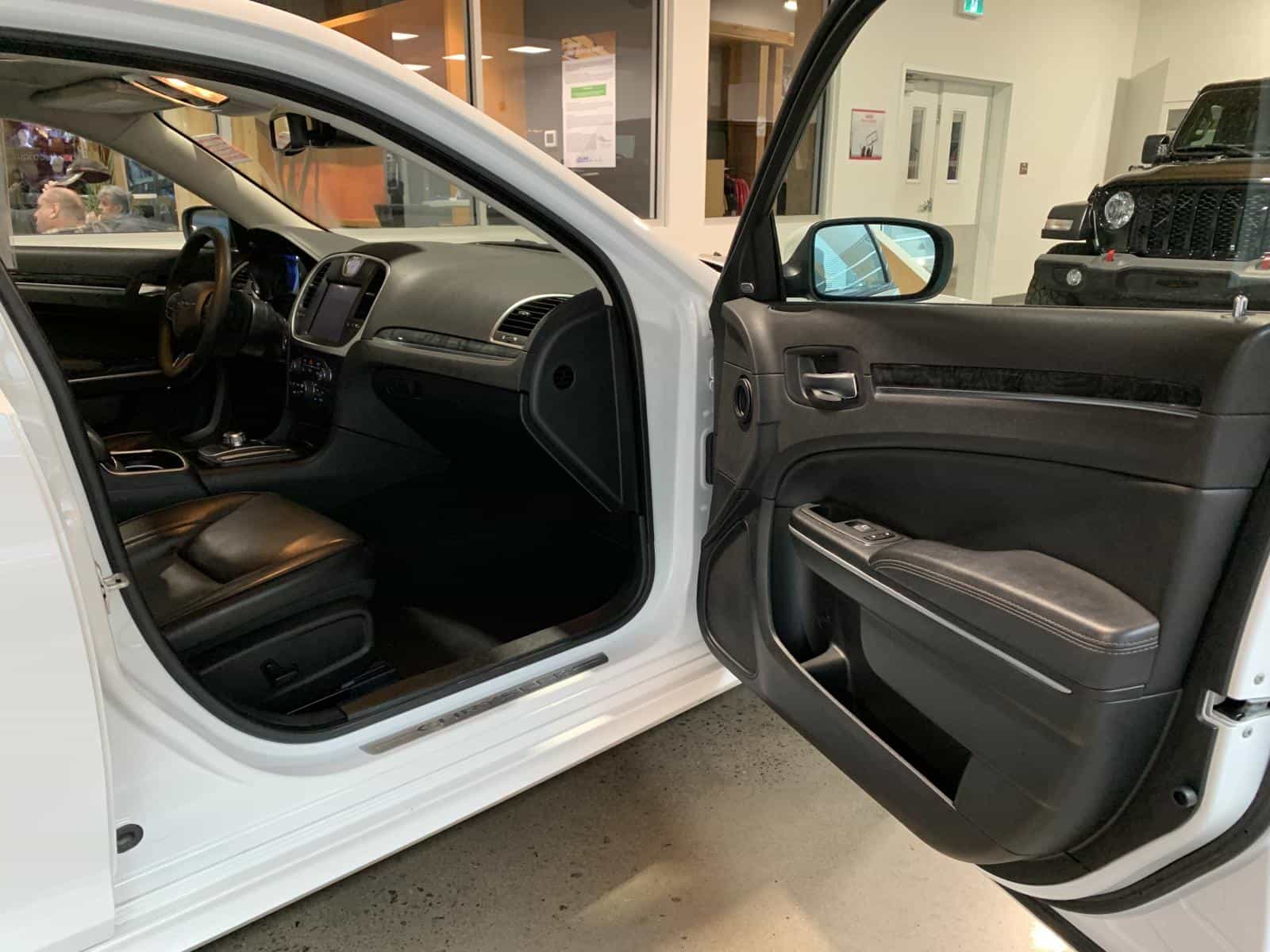 Image 9 Chrysler 300 Touring L Touring L 2023