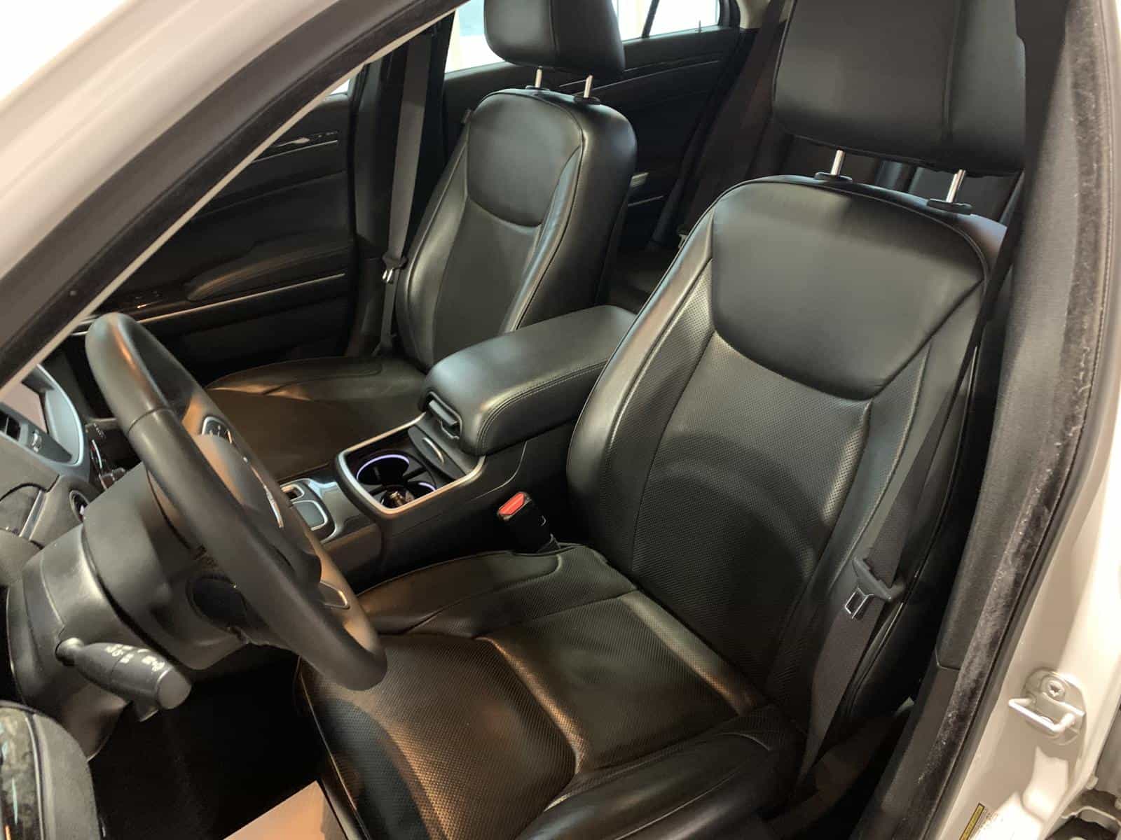 Image 13 Chrysler 300 Touring L Touring L 2023