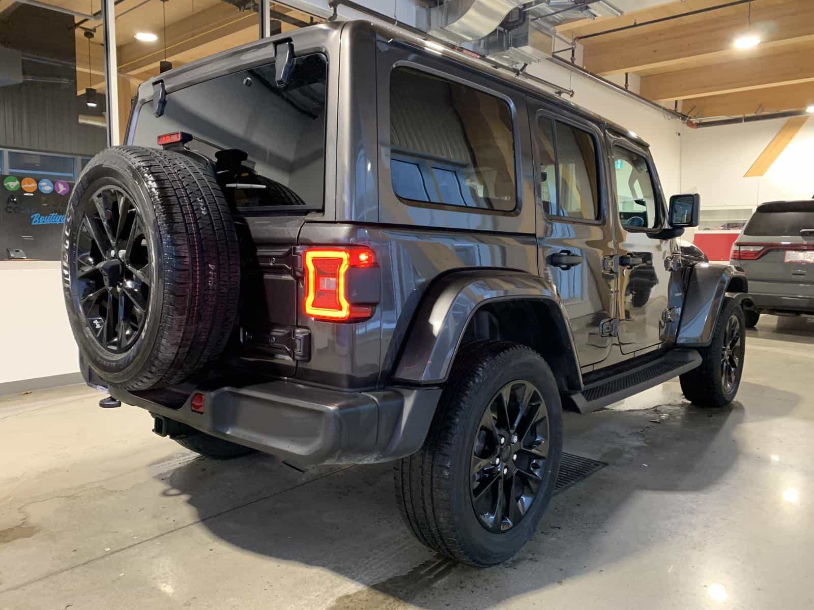 2021 Jeep WRANGLER UNLIMITED SAHARA 4xe Unlimited Sahara - Image 4