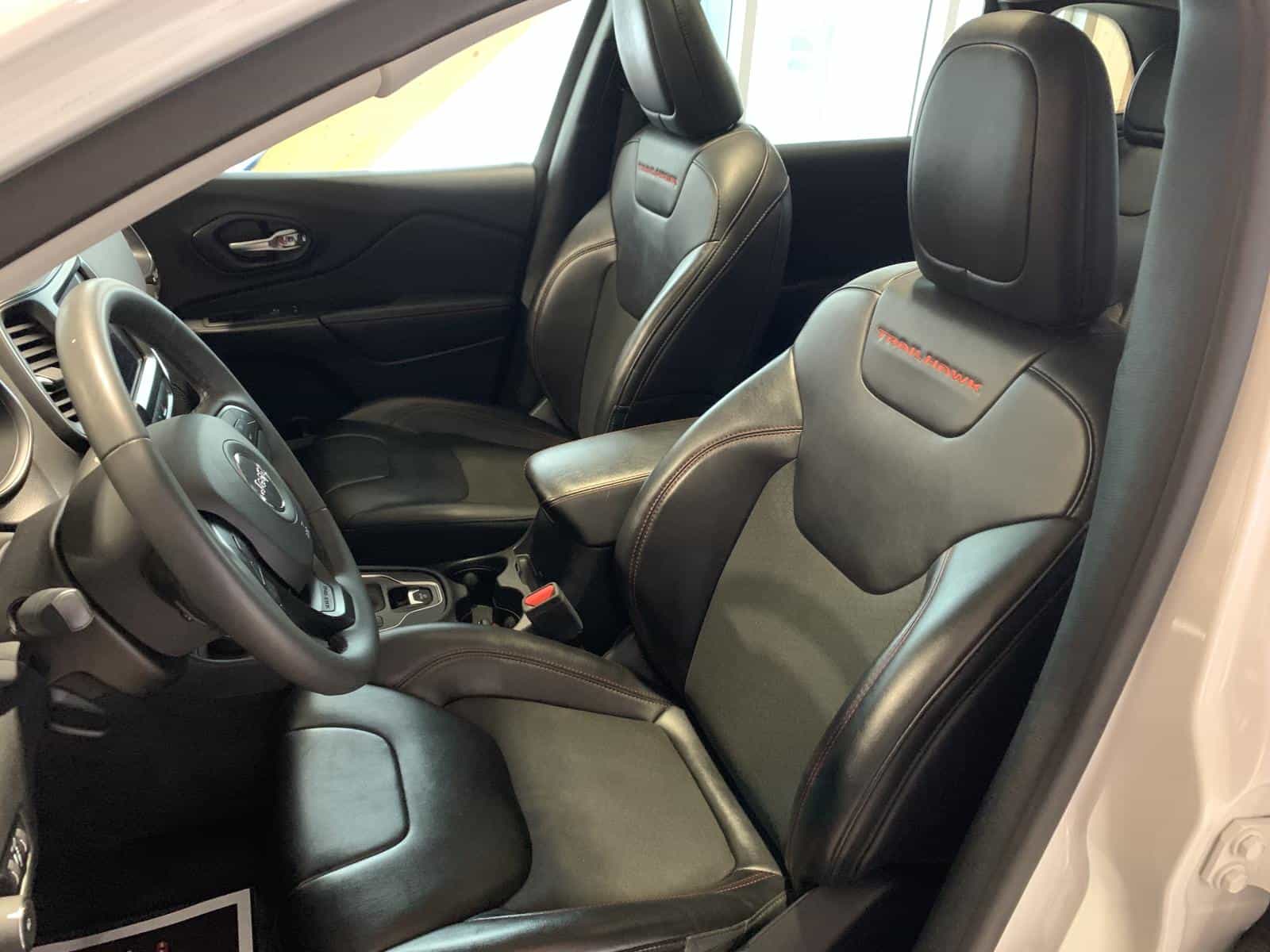 2021 Jeep CHEROKEE TRAILHAWK Trailhawk - Image 13