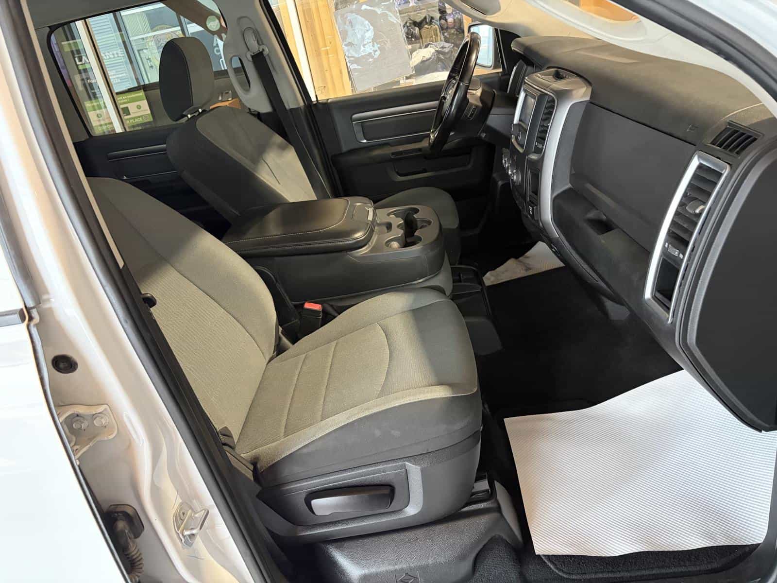 2022 RAM 1500 CLASSIC SLT SLT - Image 11