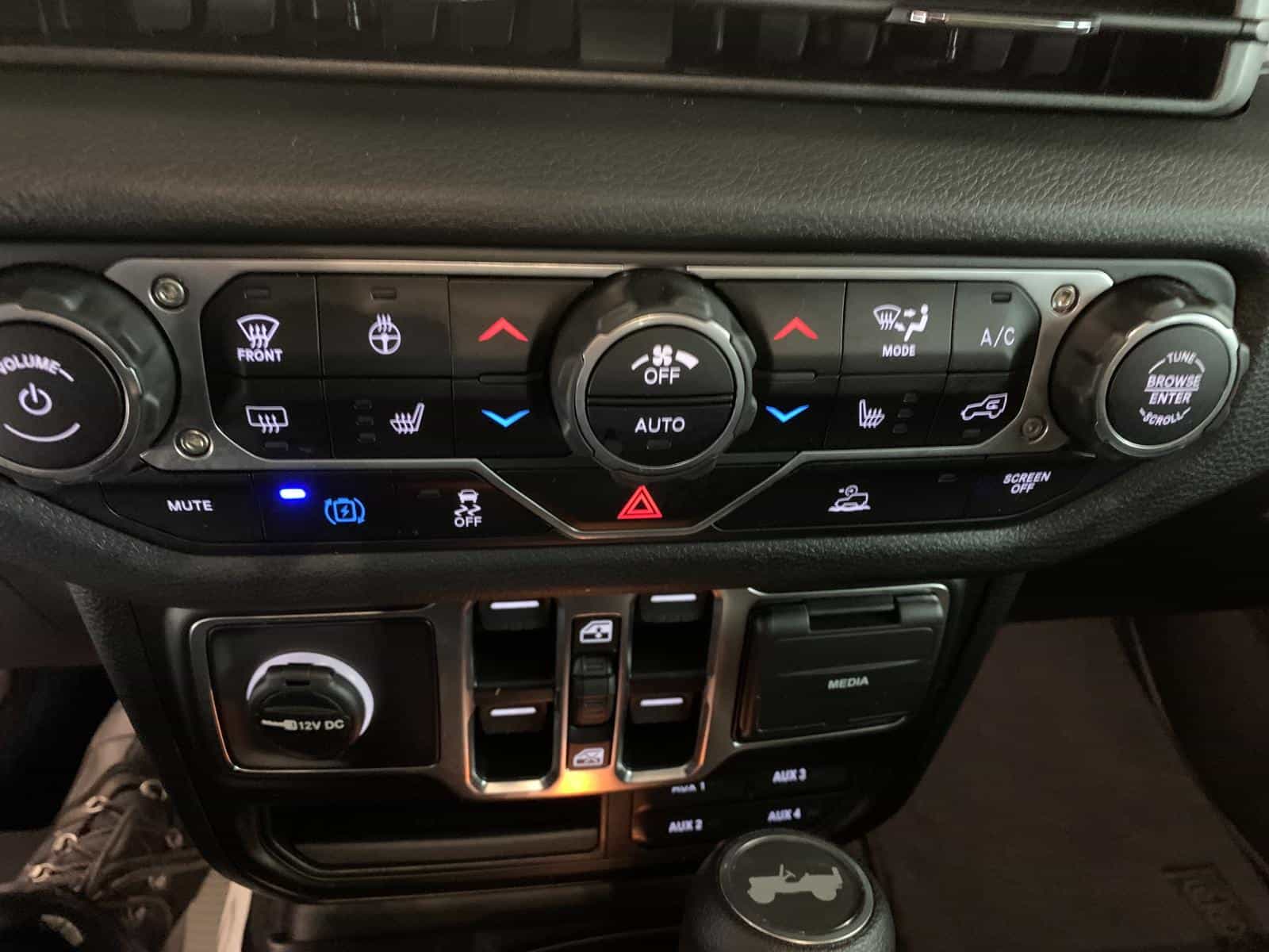 2025 Jeep Wrangler Sahara 4XE - Image 17