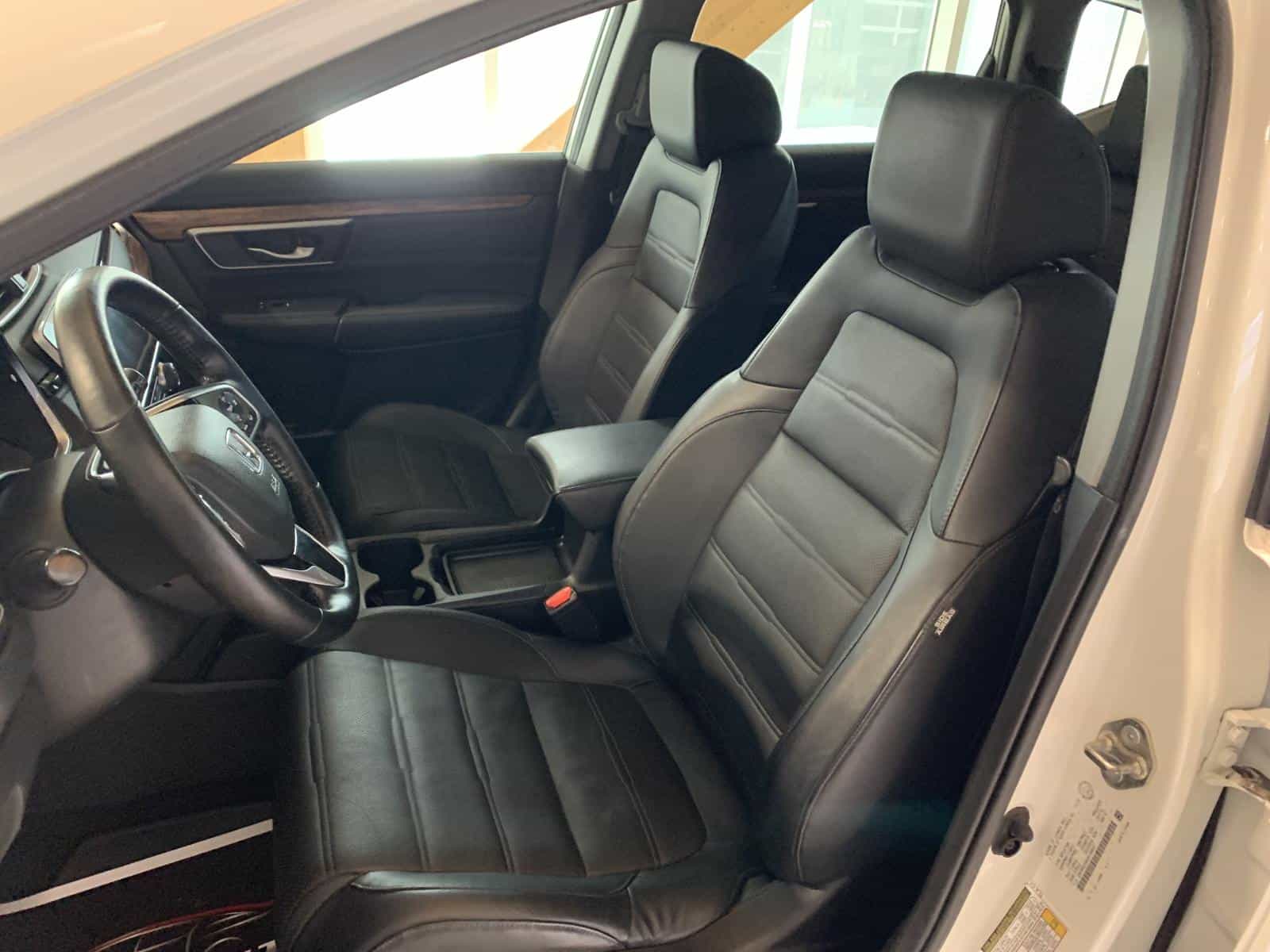 2017 Honda CR-V Touring - Image 10