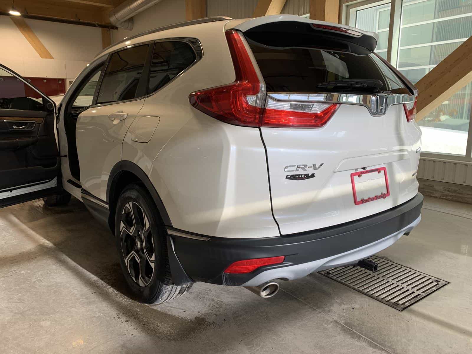 2017 Honda CR-V Touring - Image 2