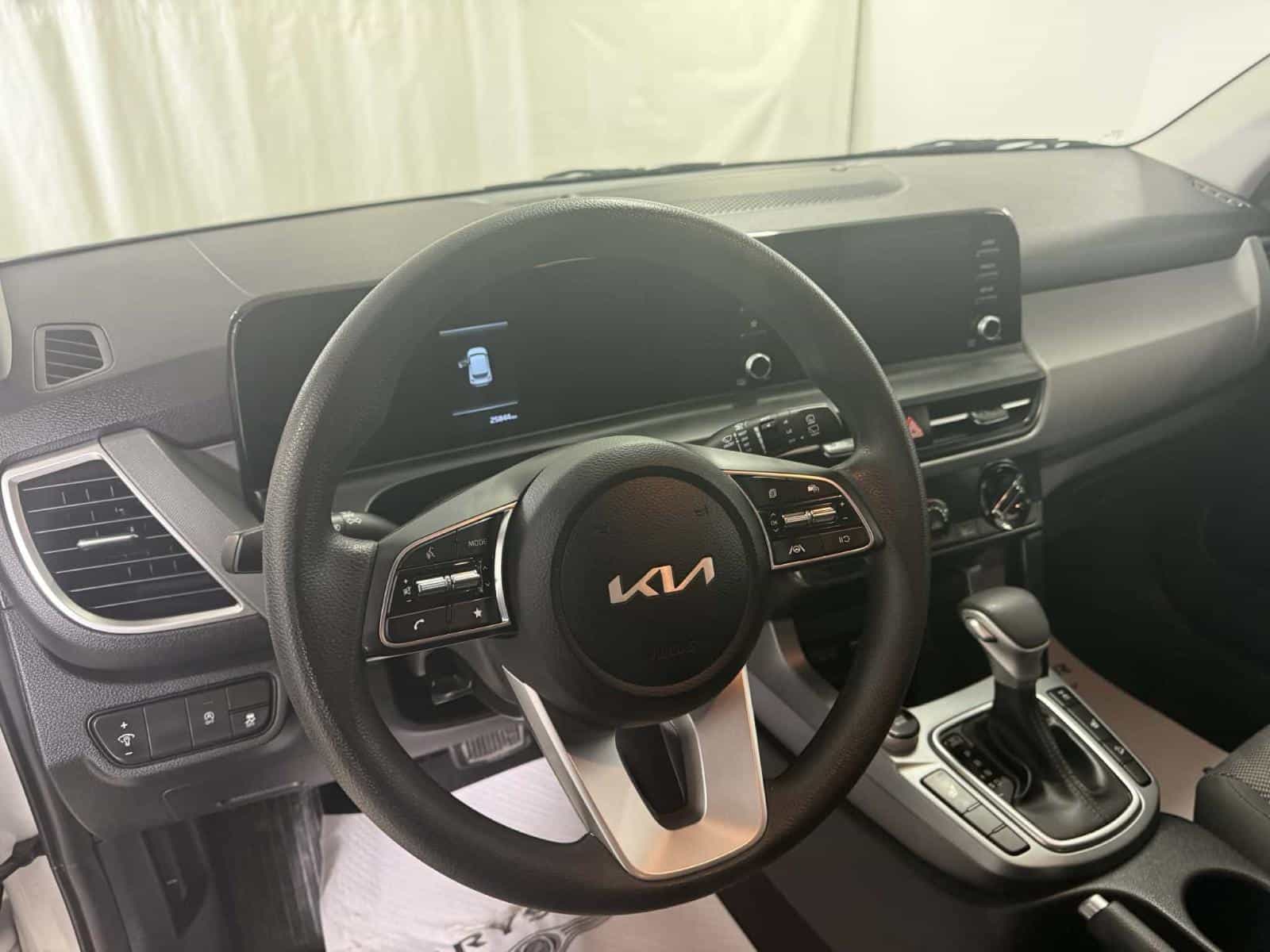 2024 Kia SELTOS LX LX - Image 11