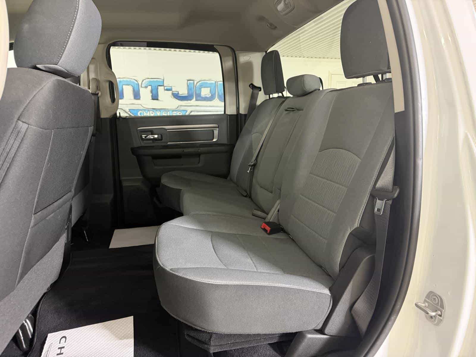 2021 RAM 1500 CLASSIC SLT SLT - Image 9