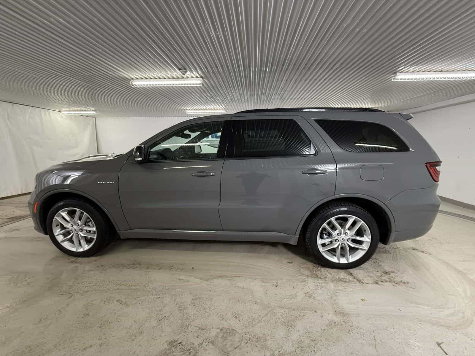 2025 Dodge Durango R/T - Image 2